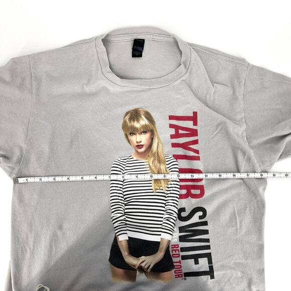 Taylor Swift Authentic The Red Tour 2013 Concert Tour Gray Graphic T Shirt M - Picture 3 of 6